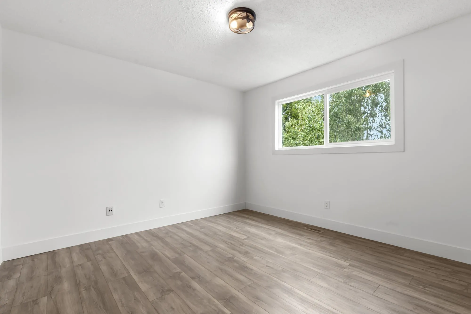 3480 Juniper Crescent