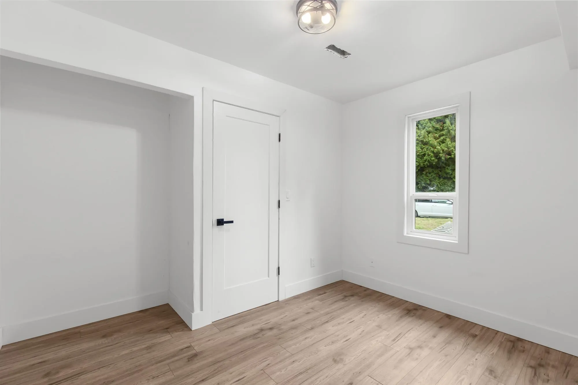 3480 Juniper Crescent