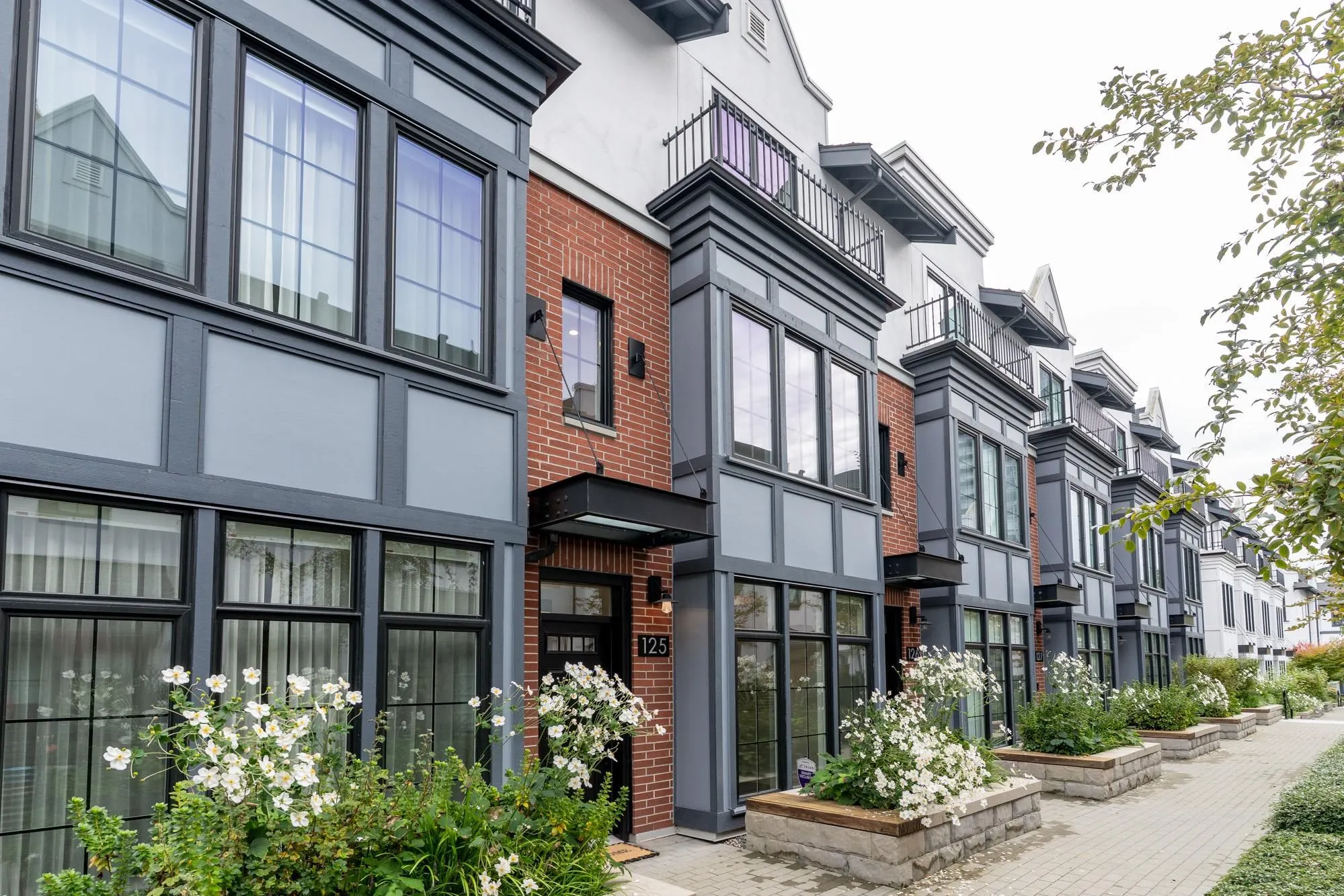 125 2070 Curling Road