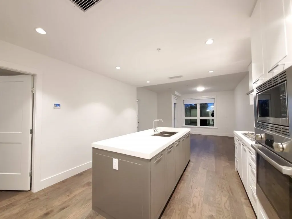 2F 7878 Granville Street