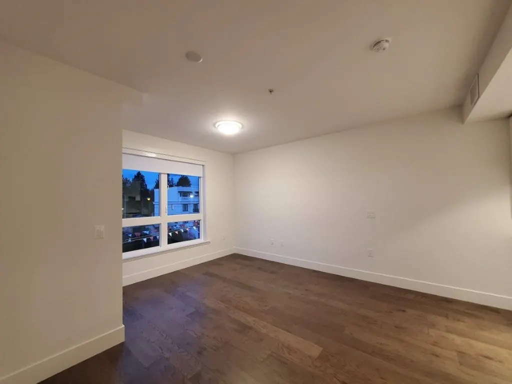 2F 7878 Granville Street
