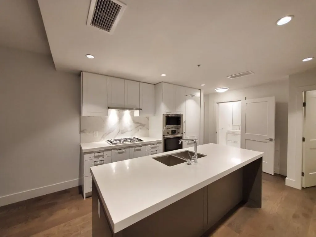2F 7878 Granville Street