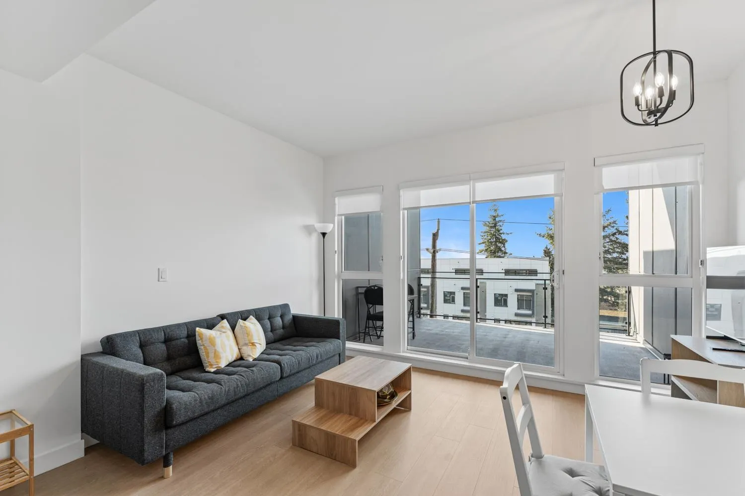 45X 422 E 3rd Street