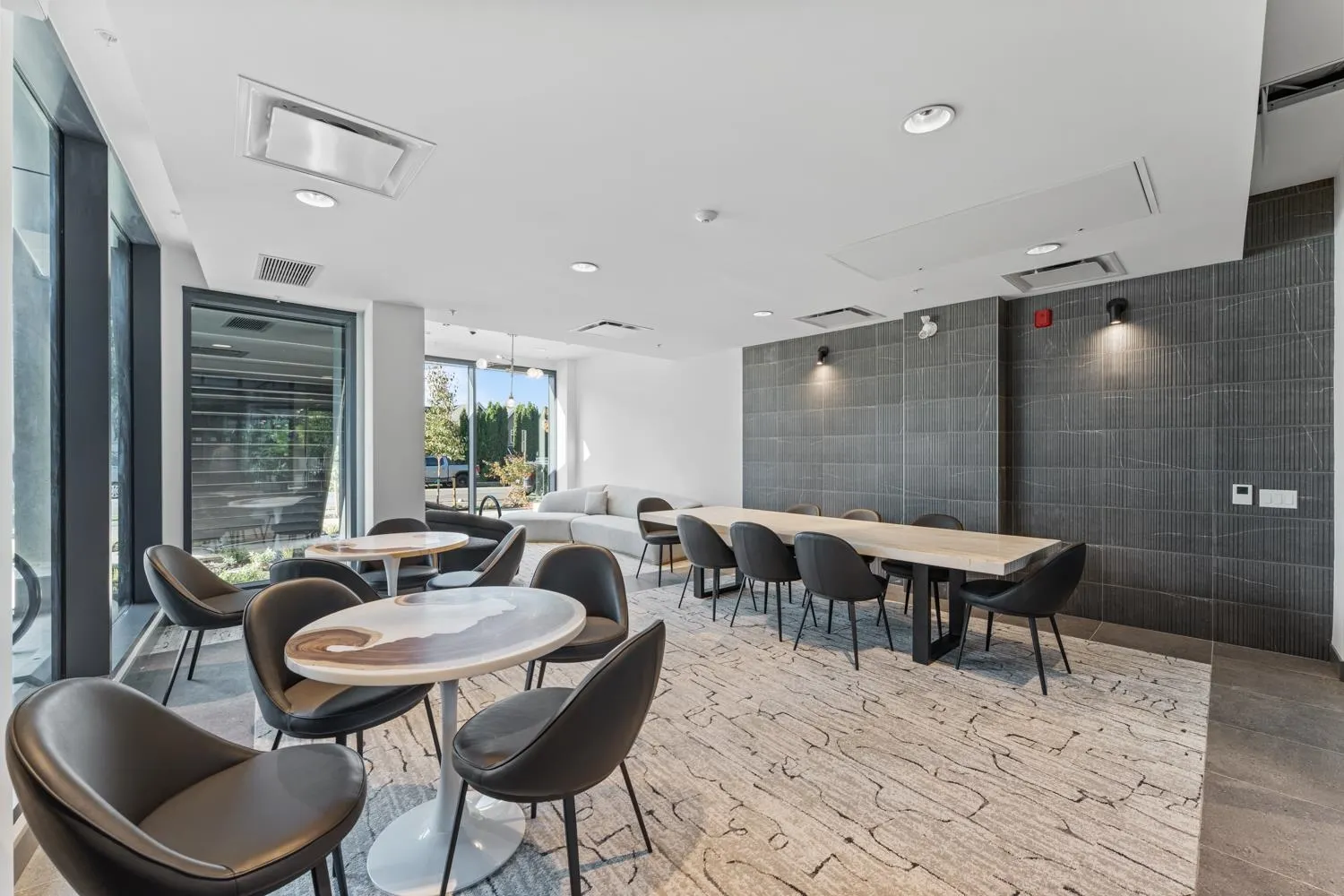 45X 422 E 3rd Street