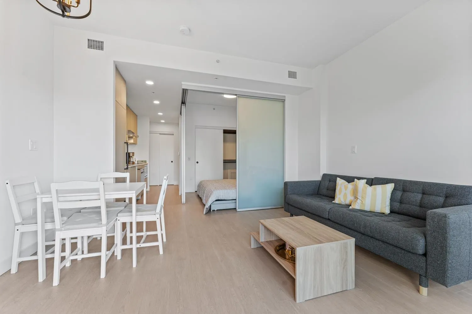 45X 422 E 3rd Street