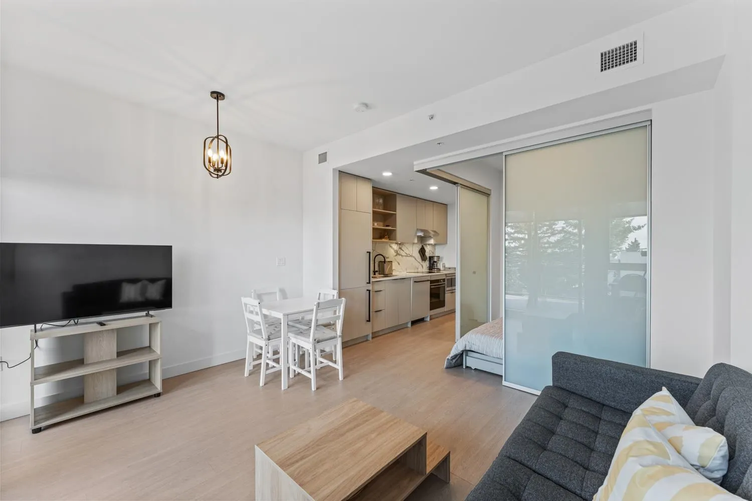 45X 422 E 3rd Street