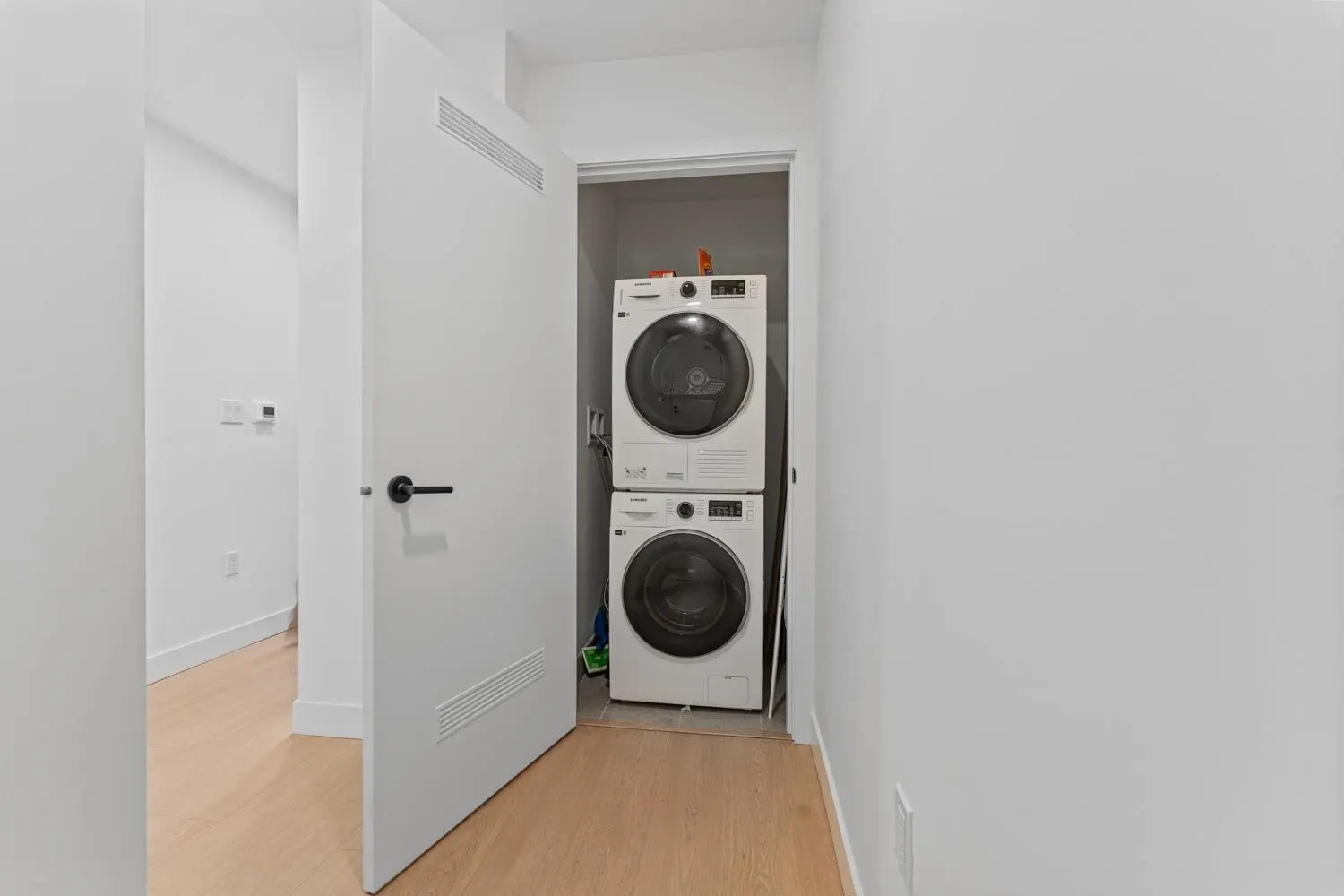 45X 422 E 3rd Street