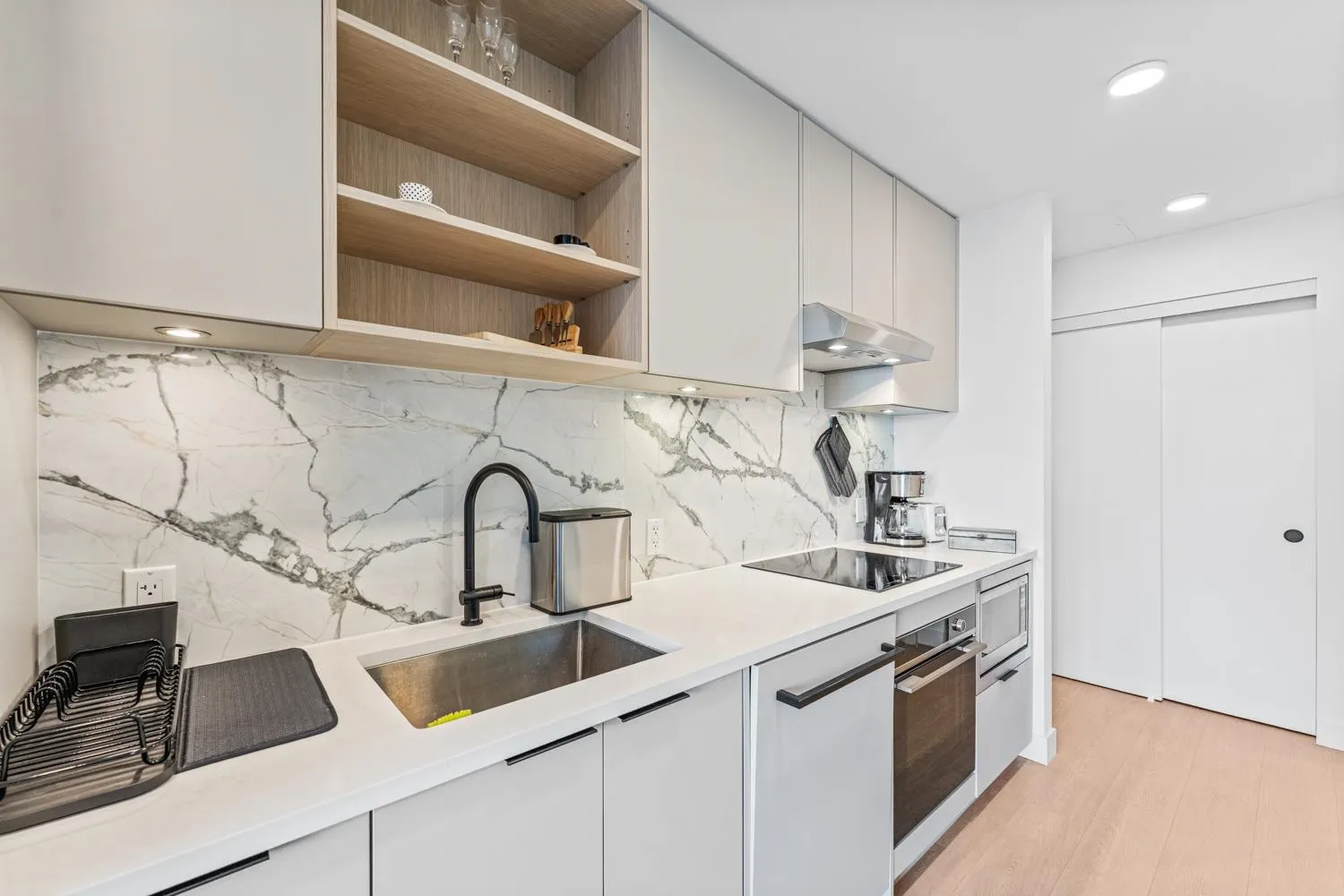 45X 422 E 3rd Street