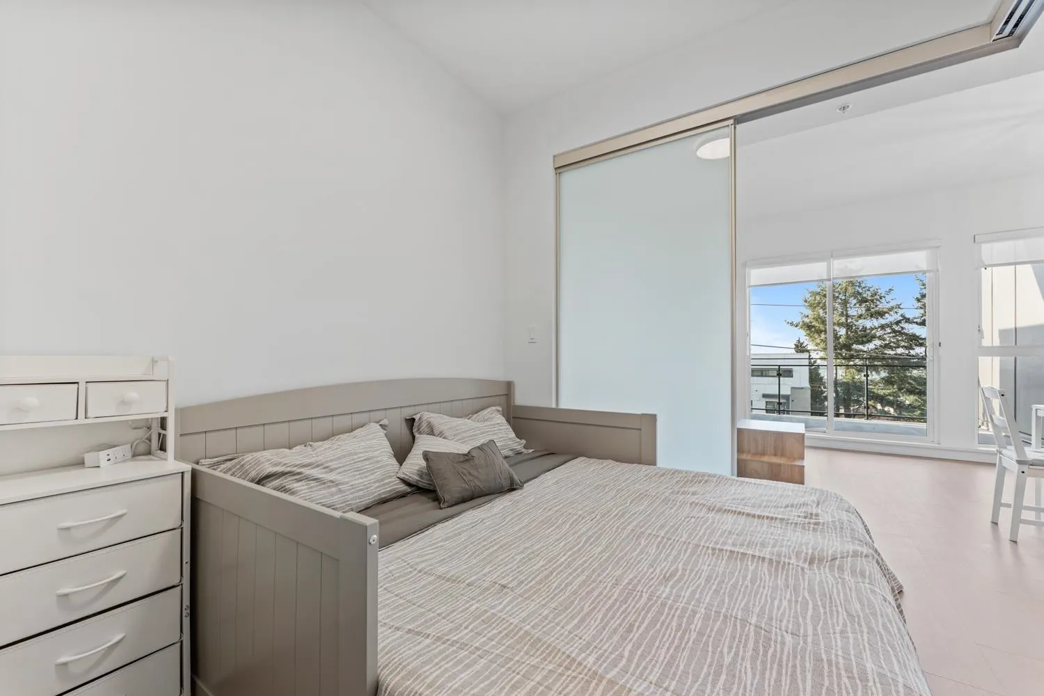 45X 422 E 3rd Street