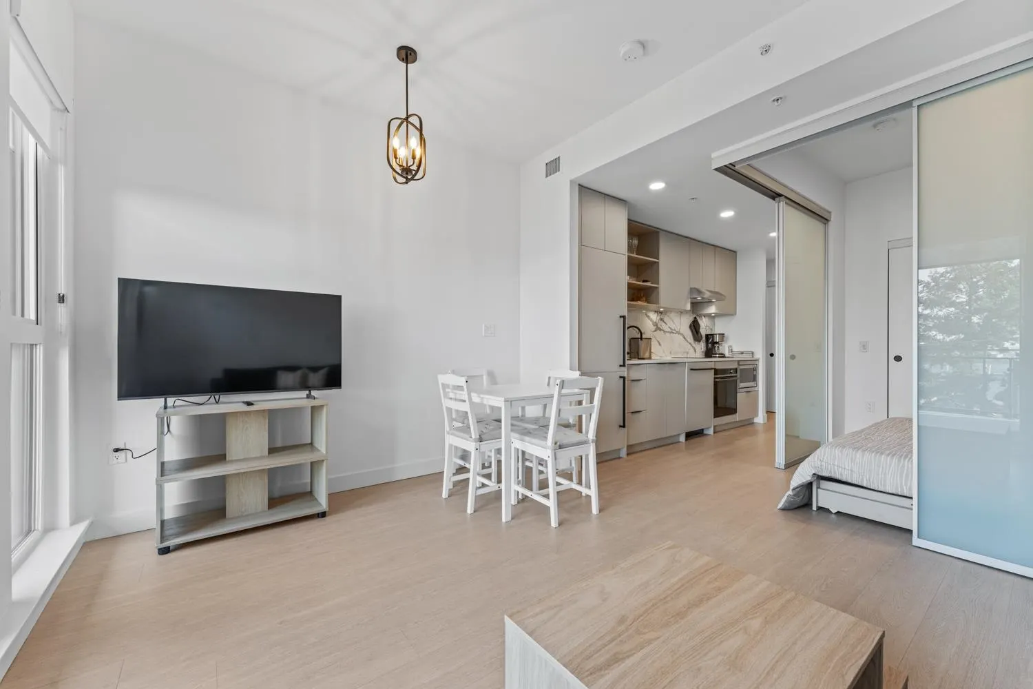 45X 422 E 3rd Street