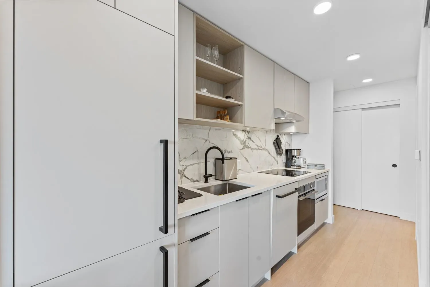 45X 422 E 3rd Street
