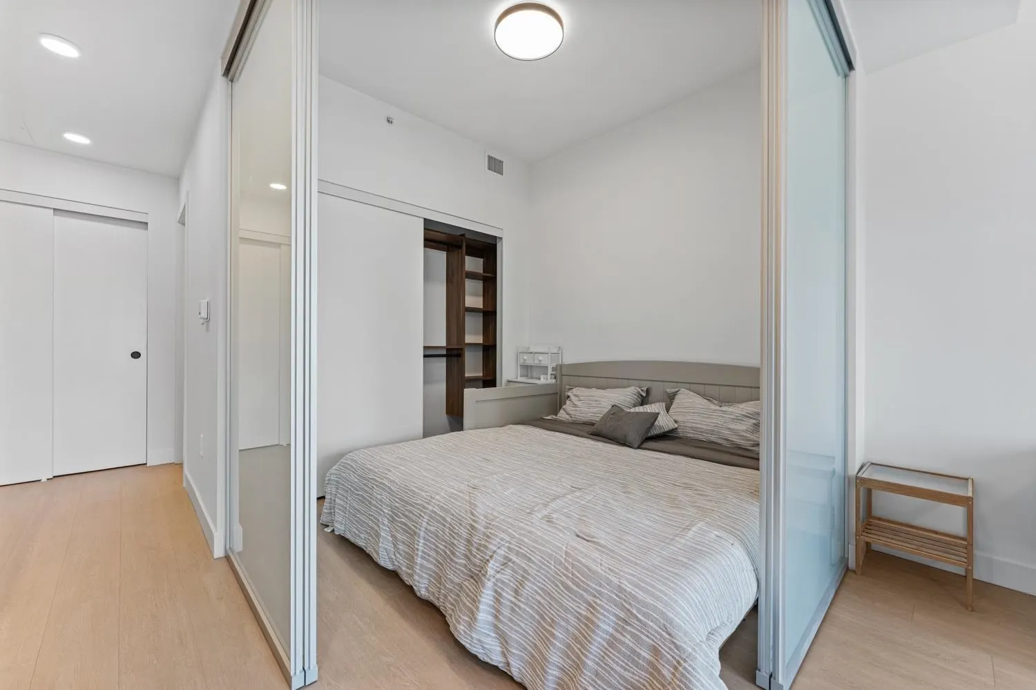 45X 422 E 3rd Street