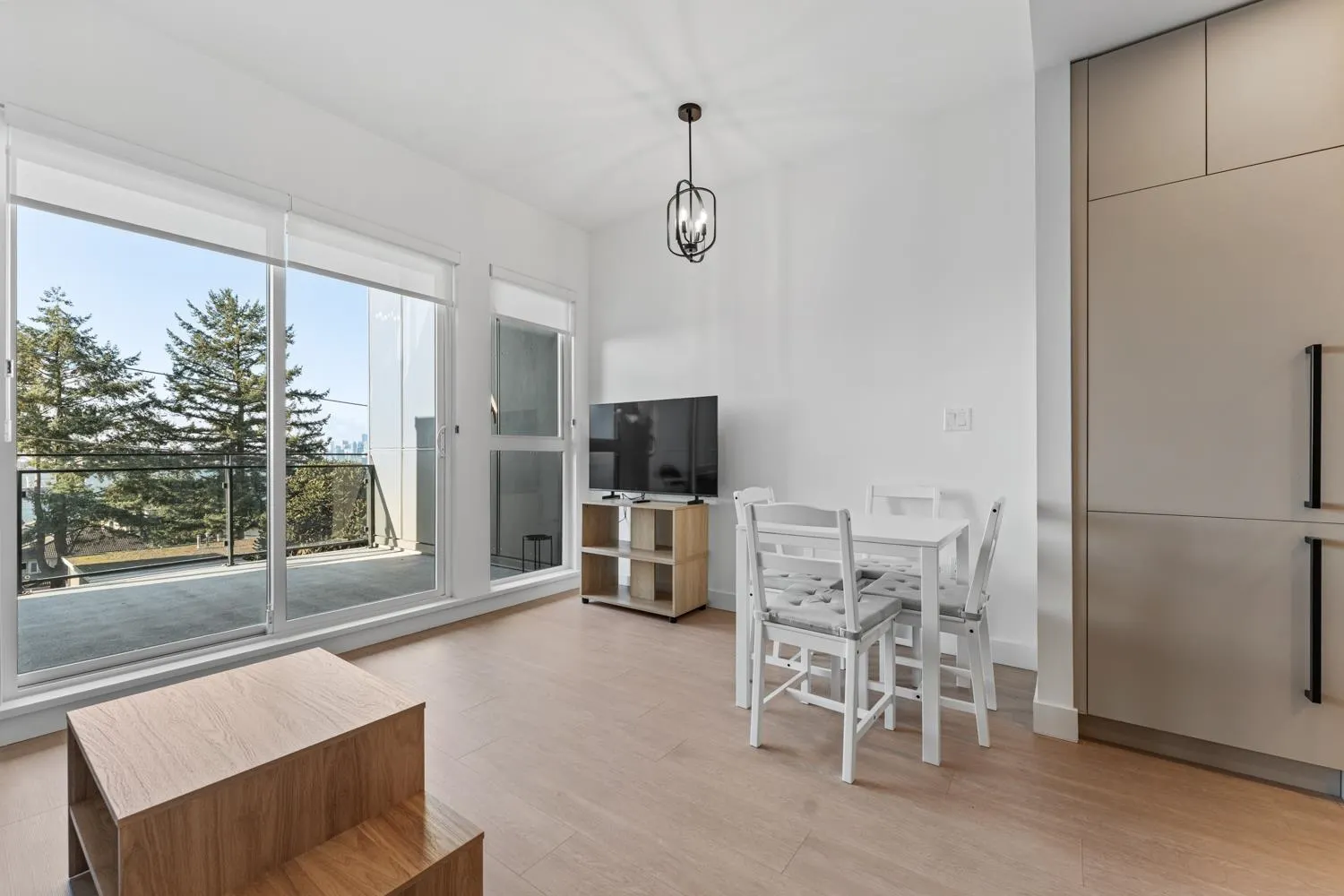 45X 422 E 3rd Street