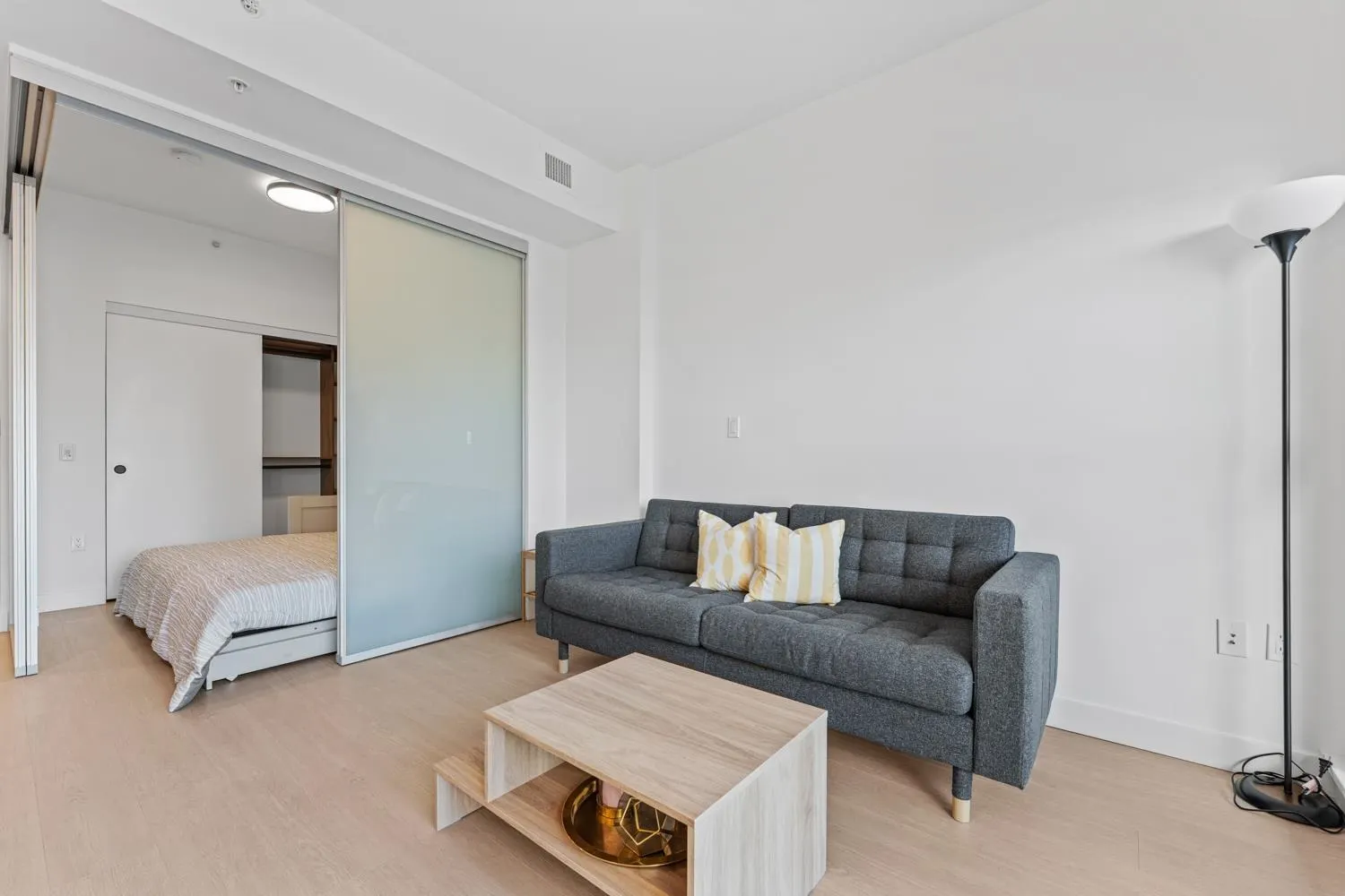 45X 422 E 3rd Street