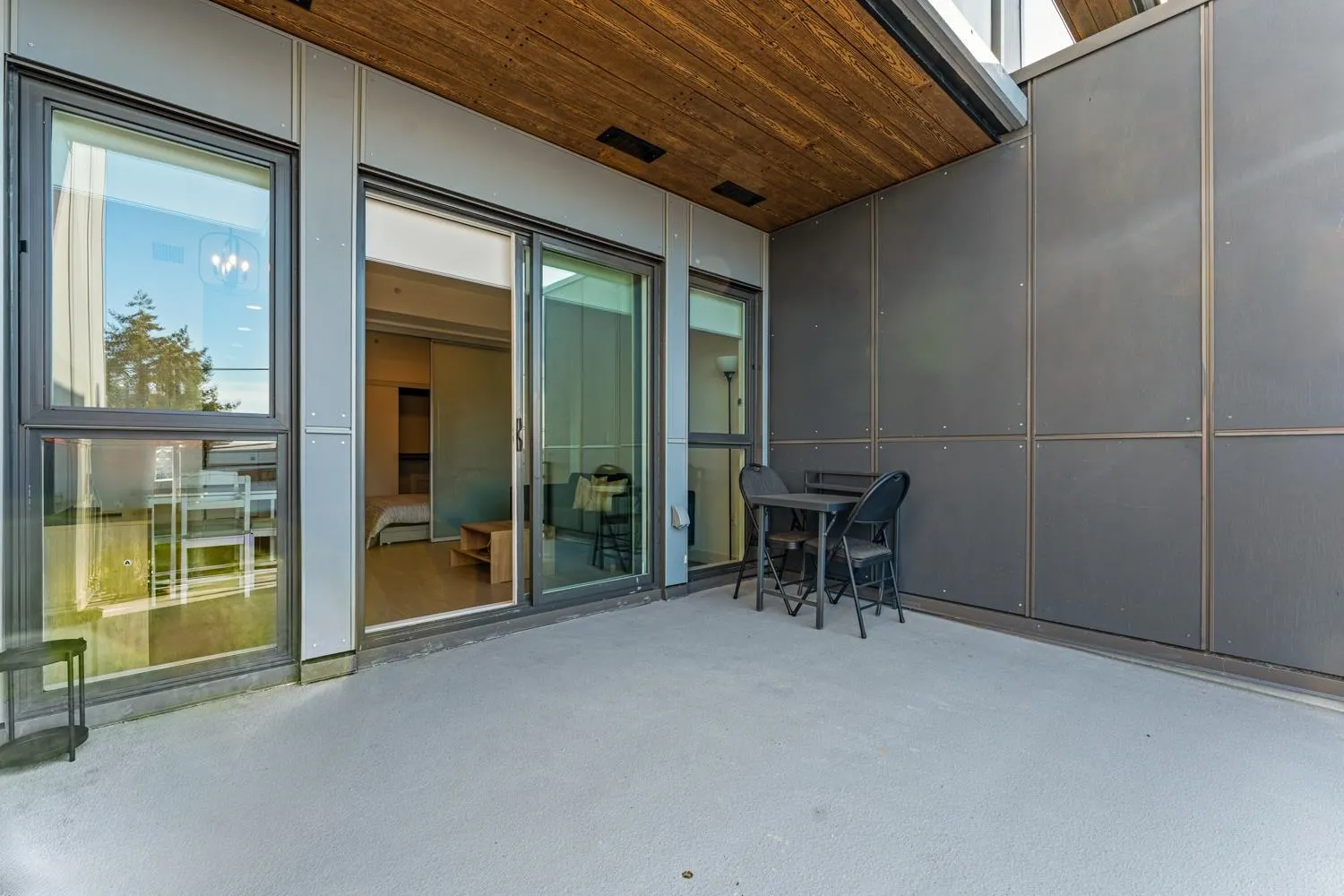 45X 422 E 3rd Street