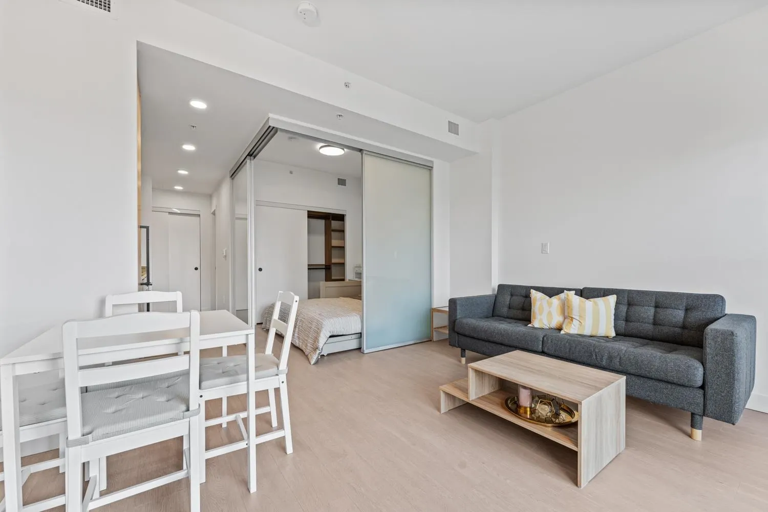 45X 422 E 3rd Street