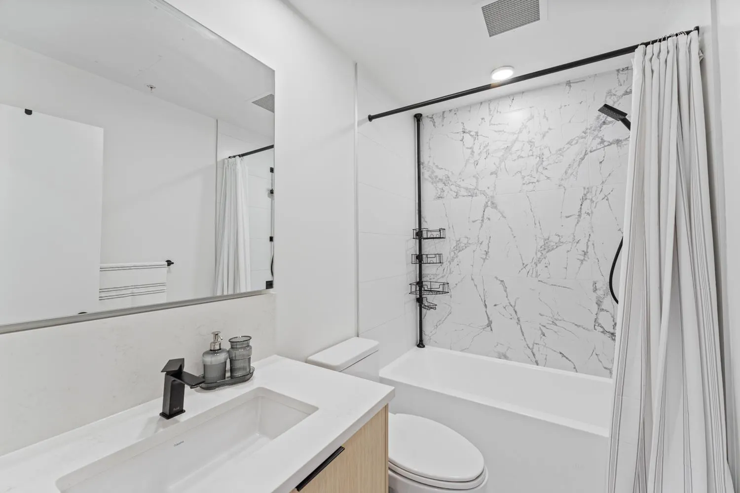 45X 422 E 3rd Street