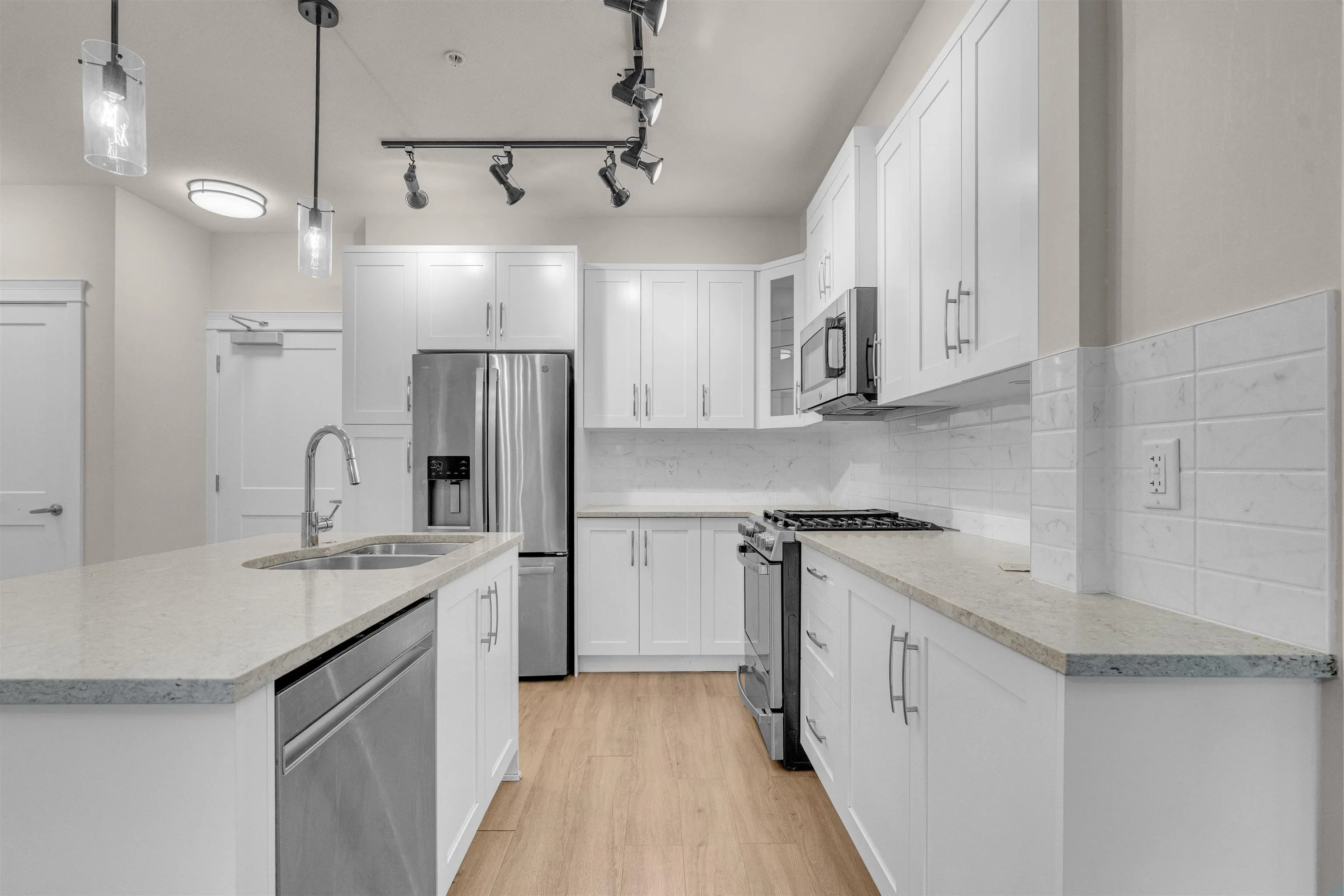 406 11077 Ravine Road