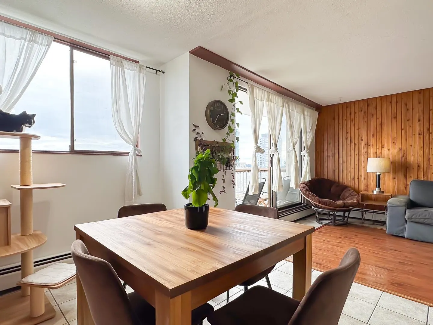 502 320 Royal Avenue