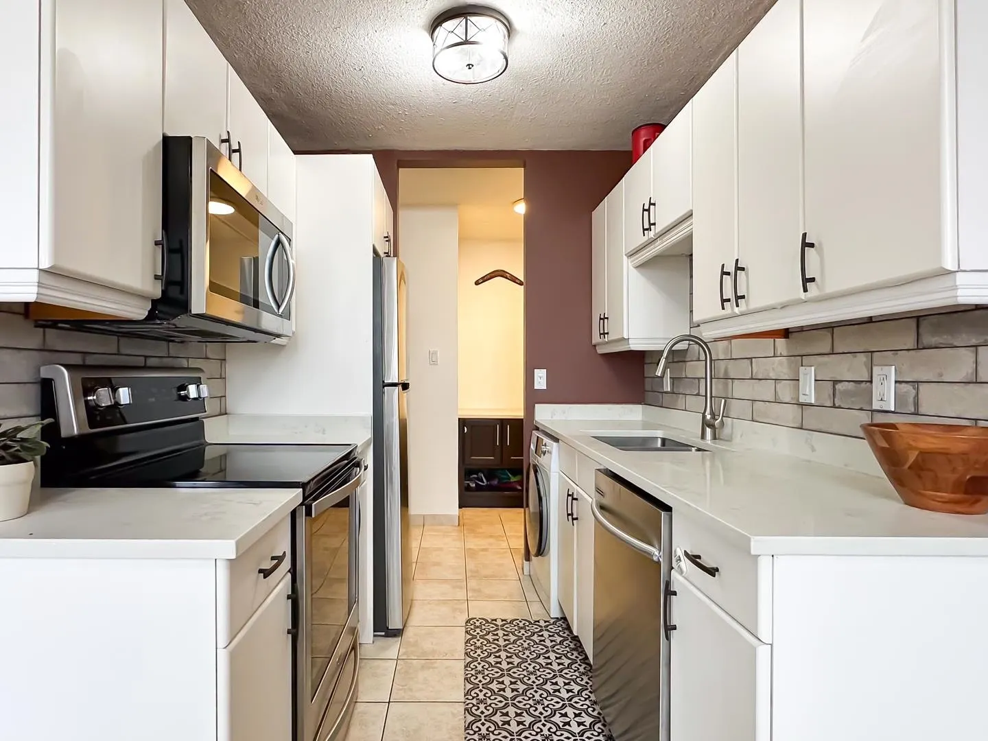 502 320 Royal Avenue