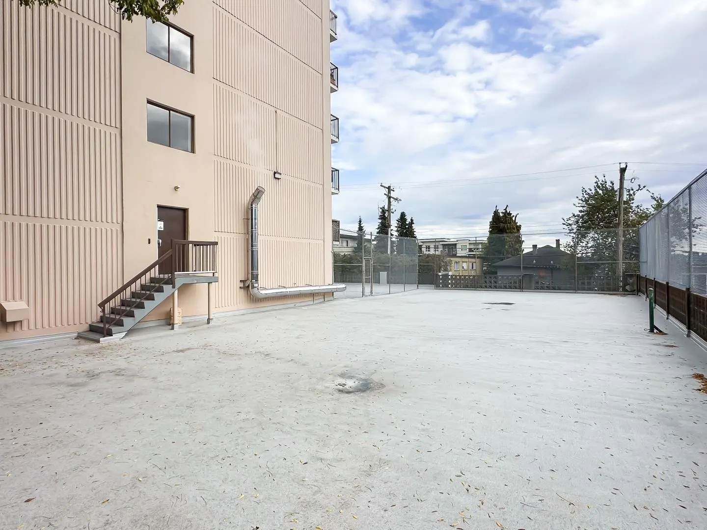 502 320 Royal Avenue