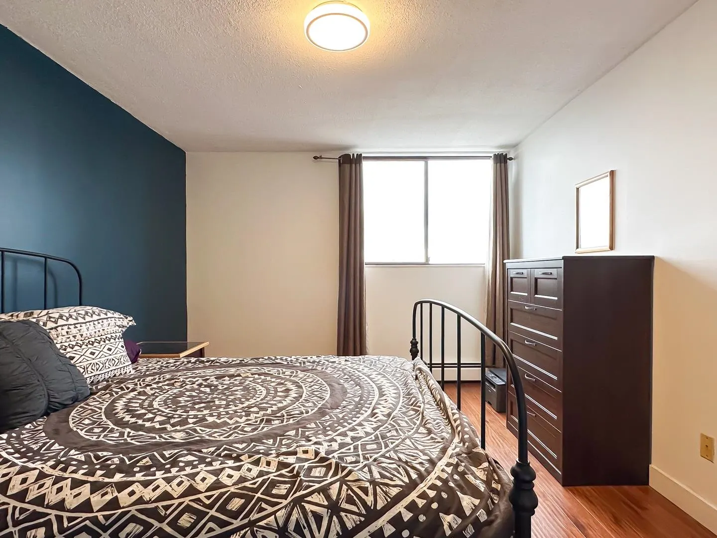 502 320 Royal Avenue