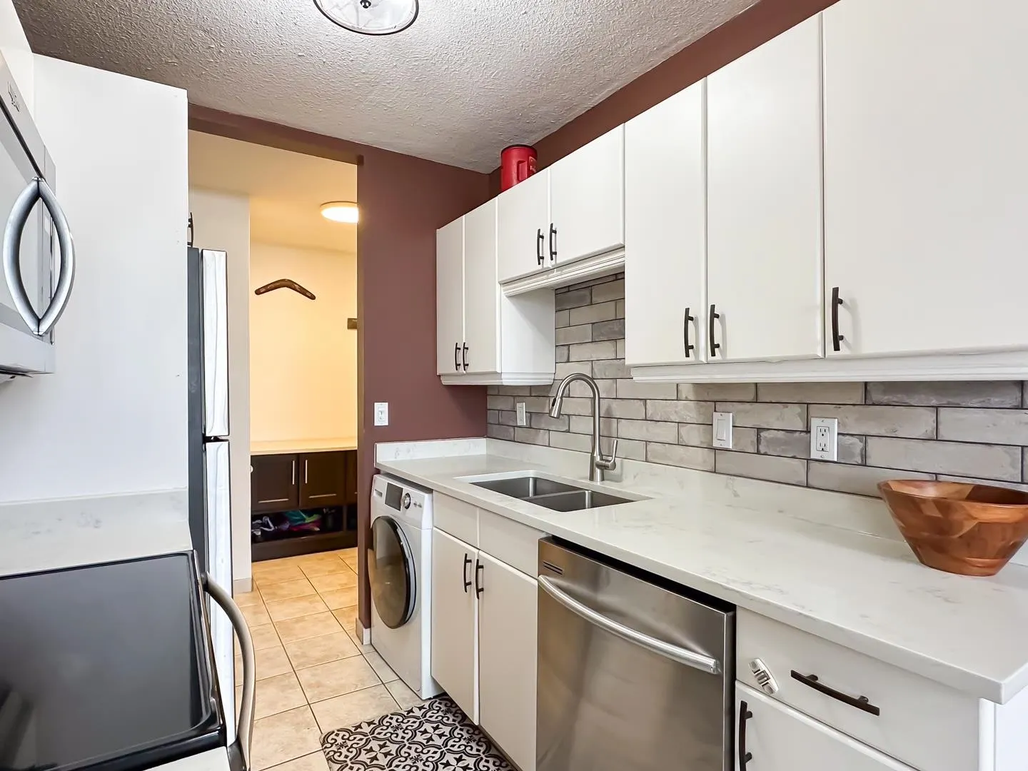 502 320 Royal Avenue