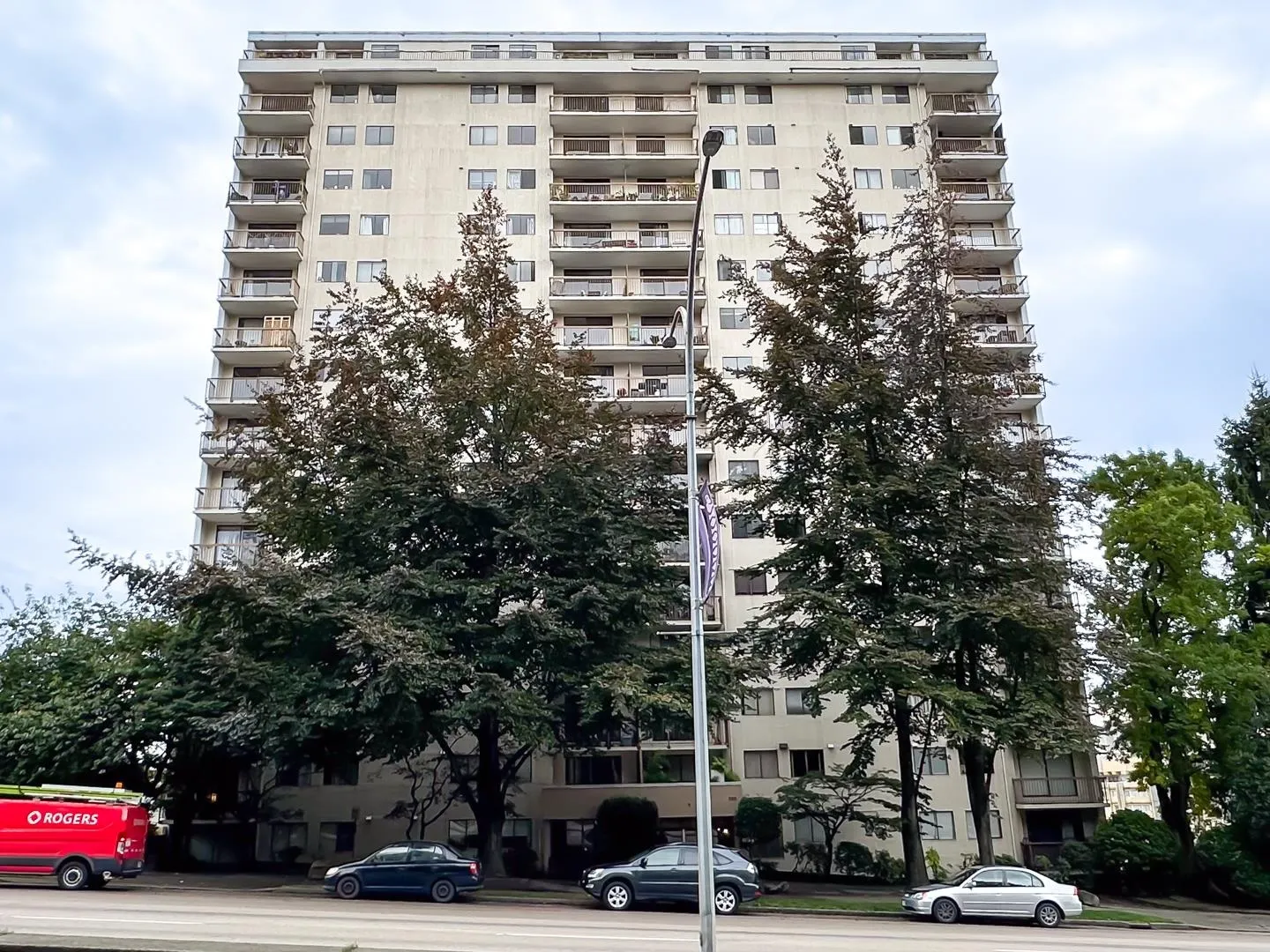 502 320 Royal Avenue