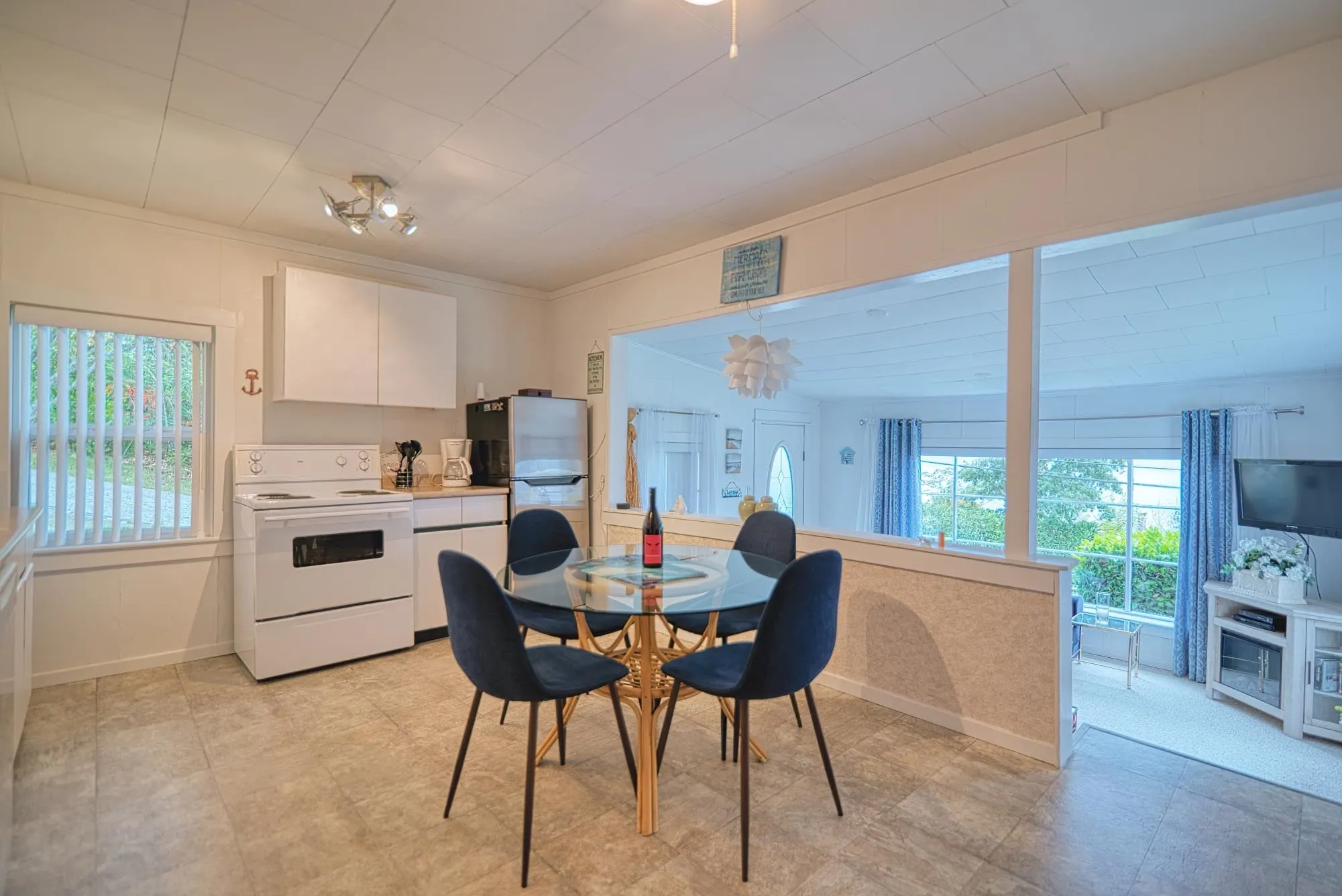 5218 Sunshine Coast Highway