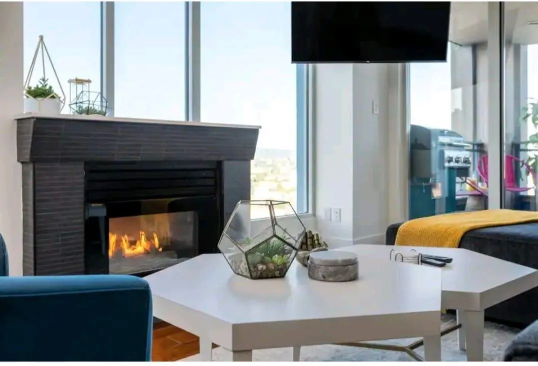 2503 183 Keefer Place