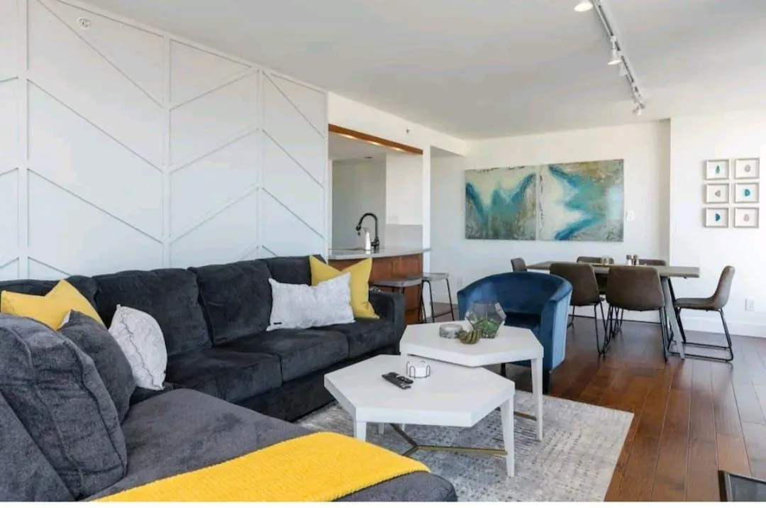 2503 183 Keefer Place