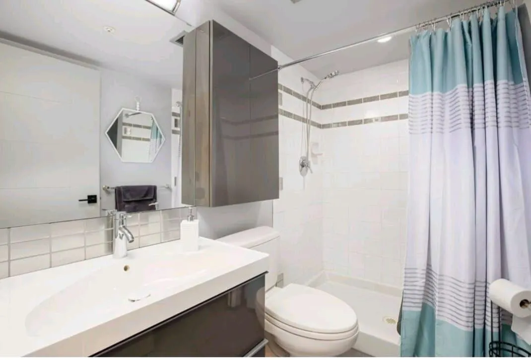 2503 183 Keefer Place
