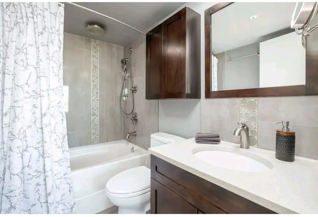 2503 183 Keefer Place
