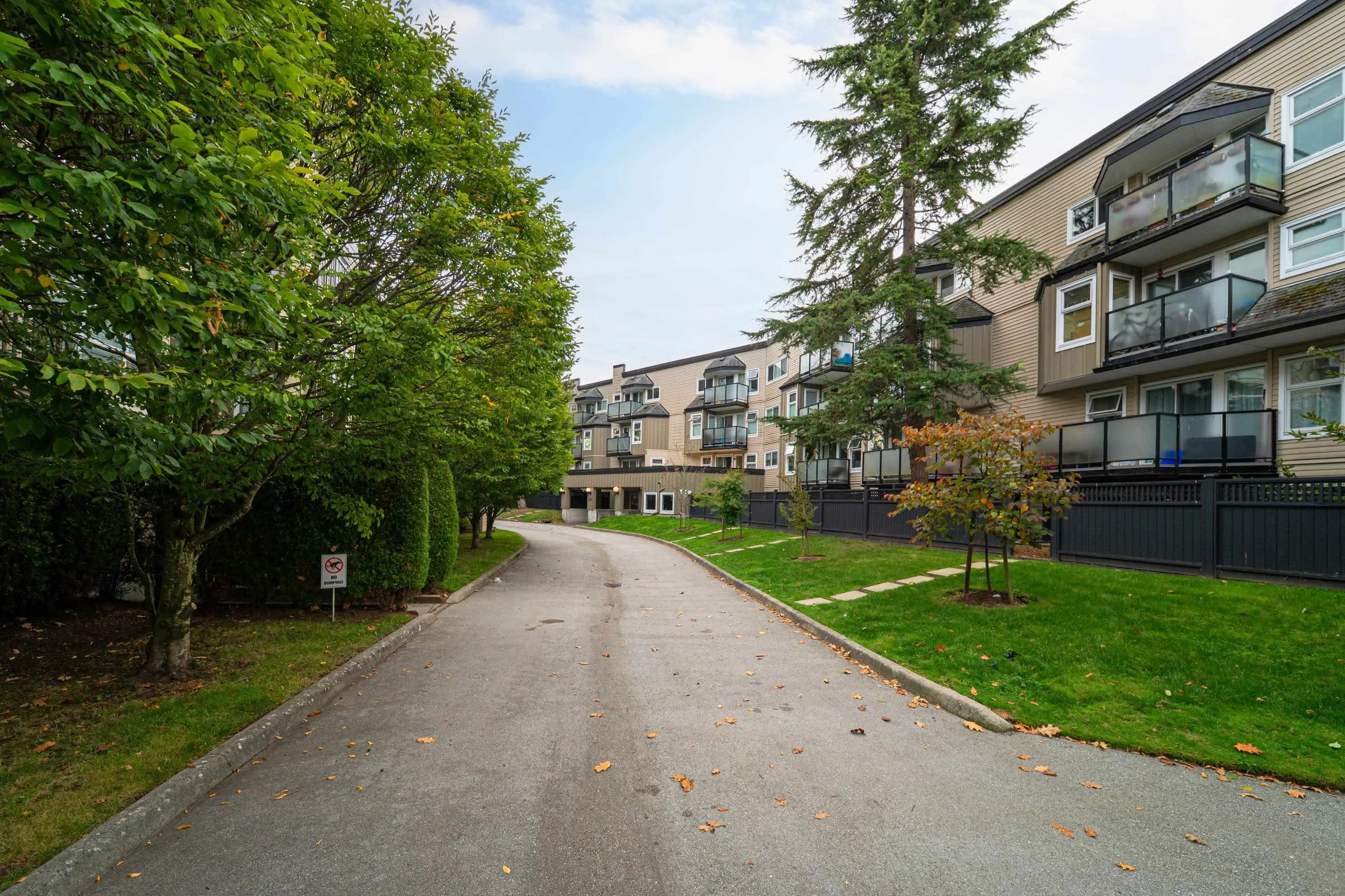 206 1850 E Southmere Crescent