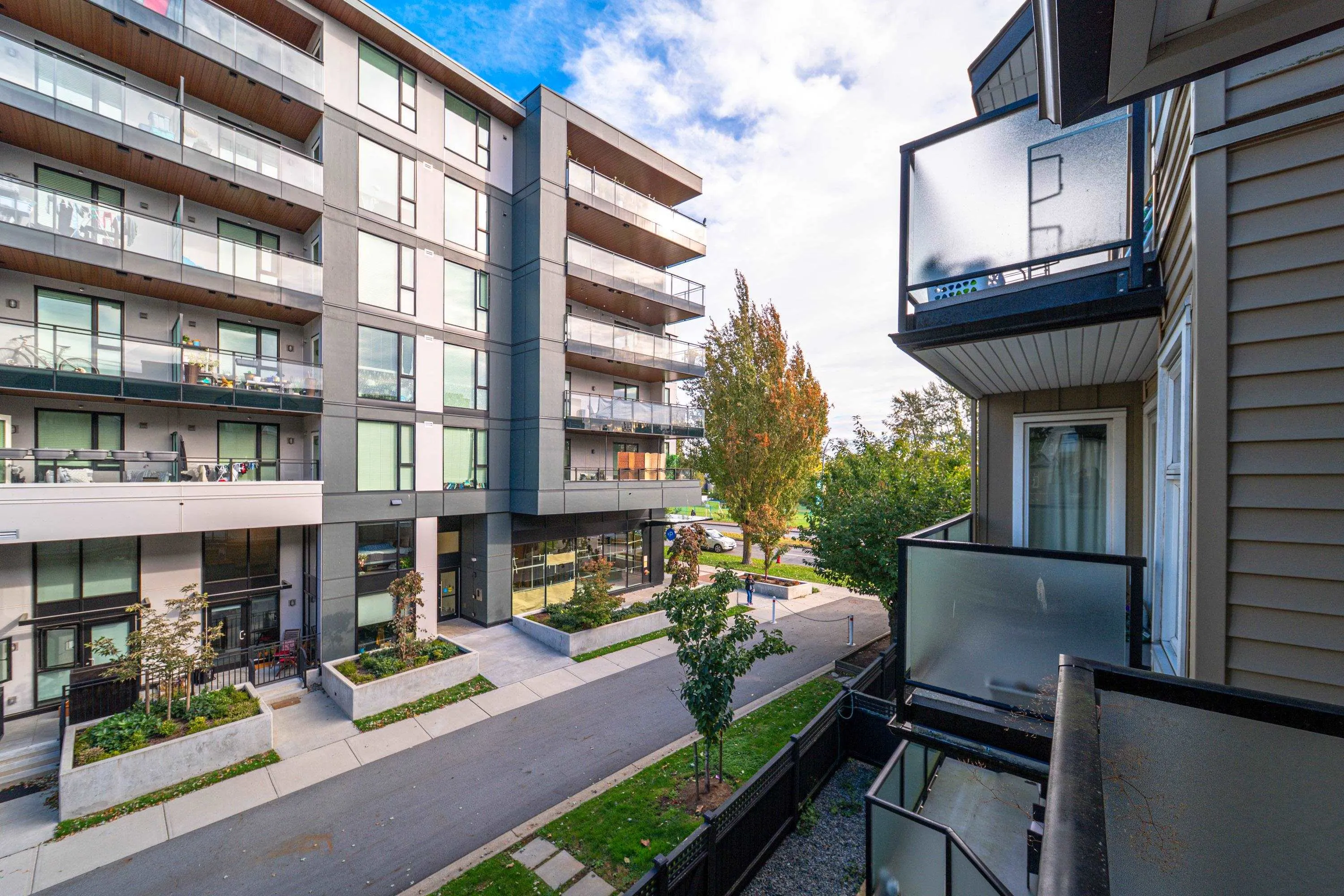 206 1850 E Southmere Crescent