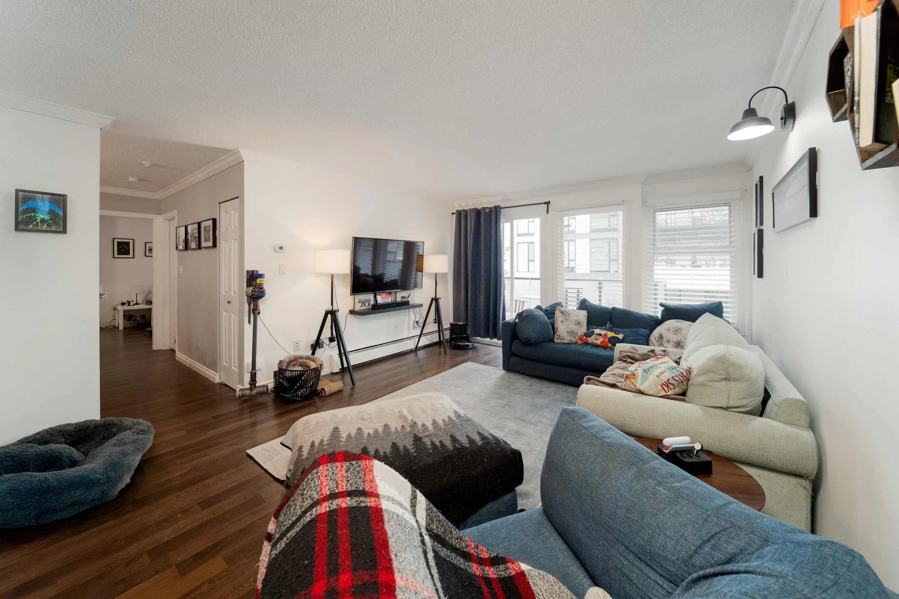 206 1850 E Southmere Crescent