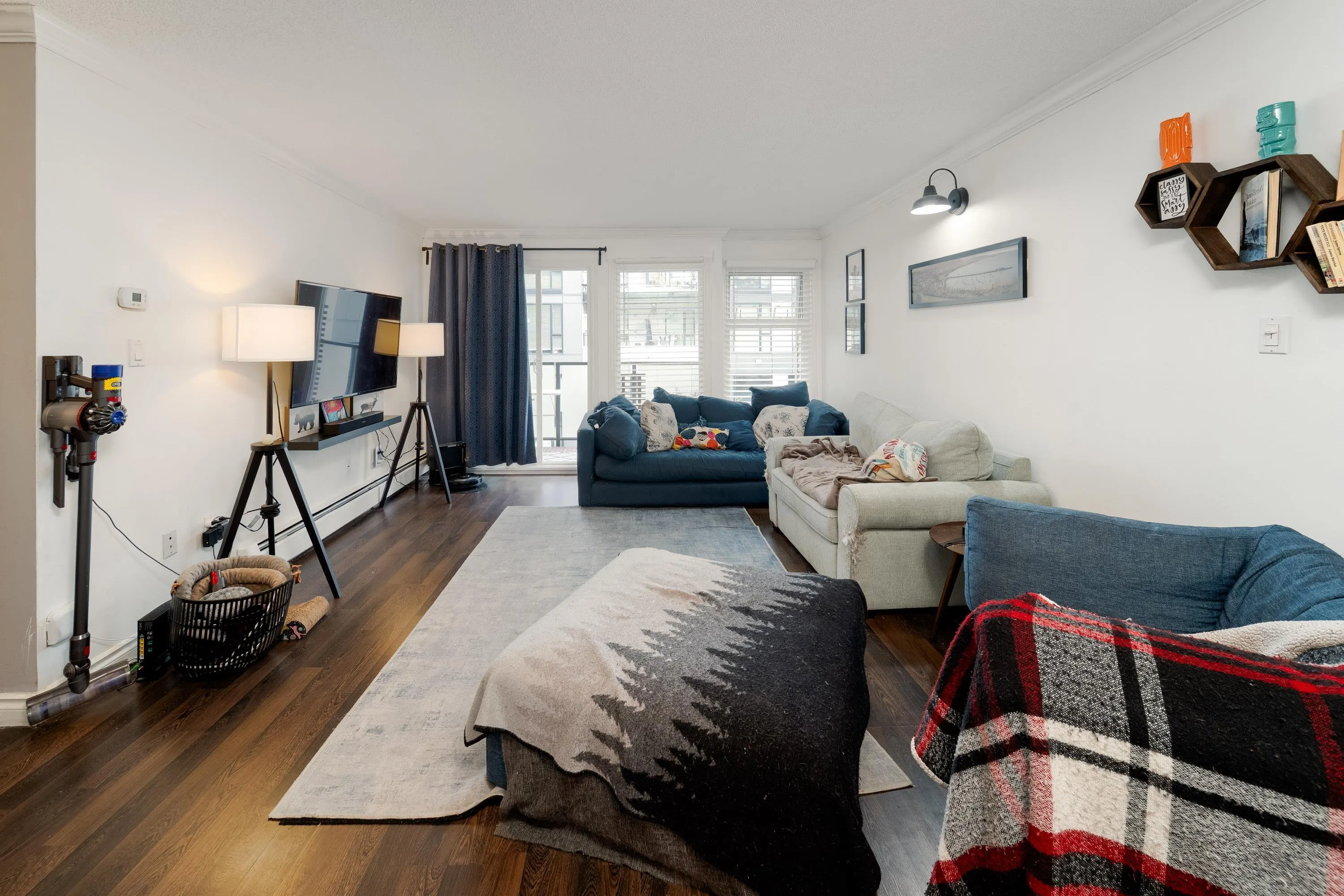 206 1850 E Southmere Crescent