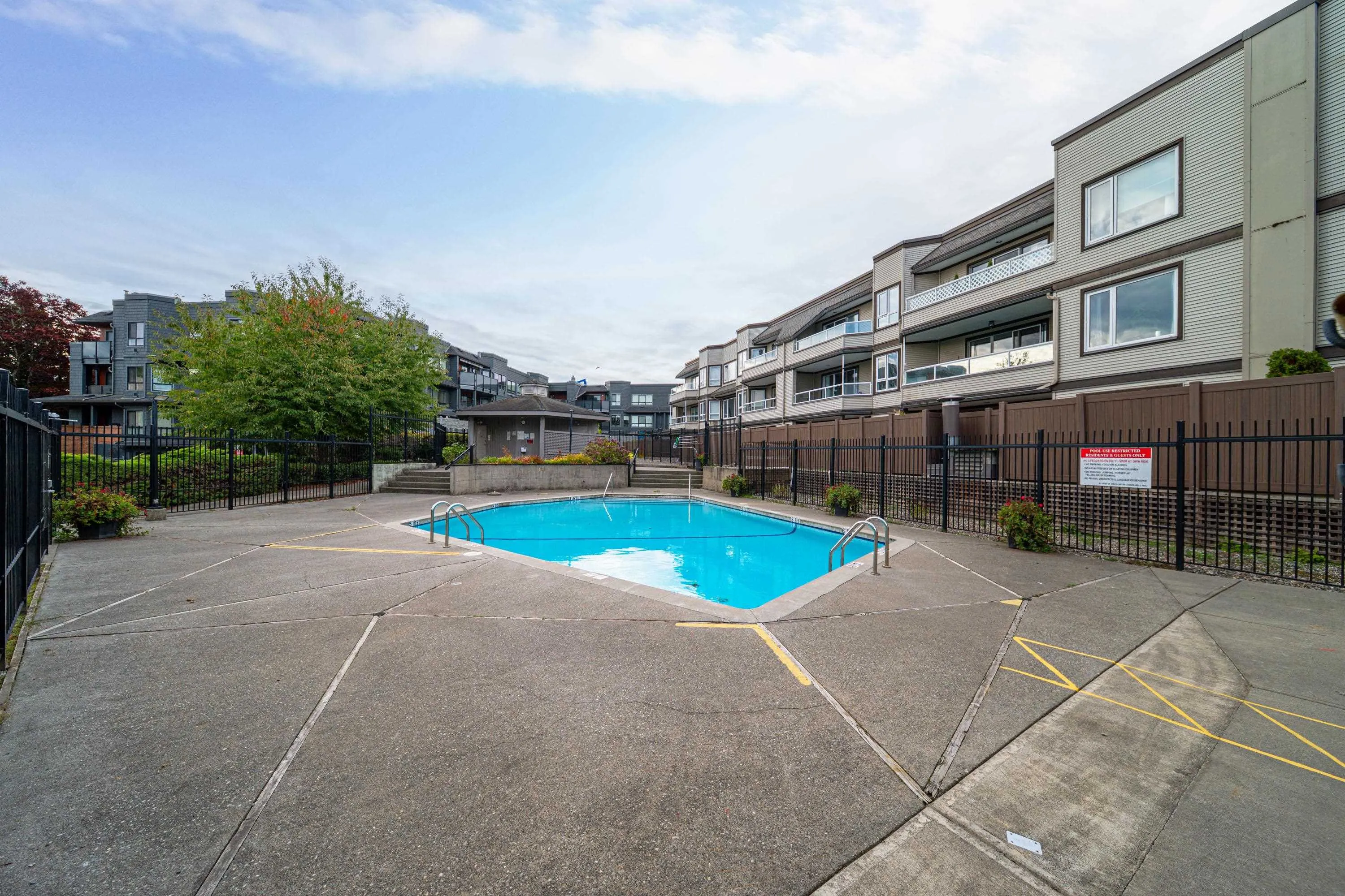 206 1850 E Southmere Crescent