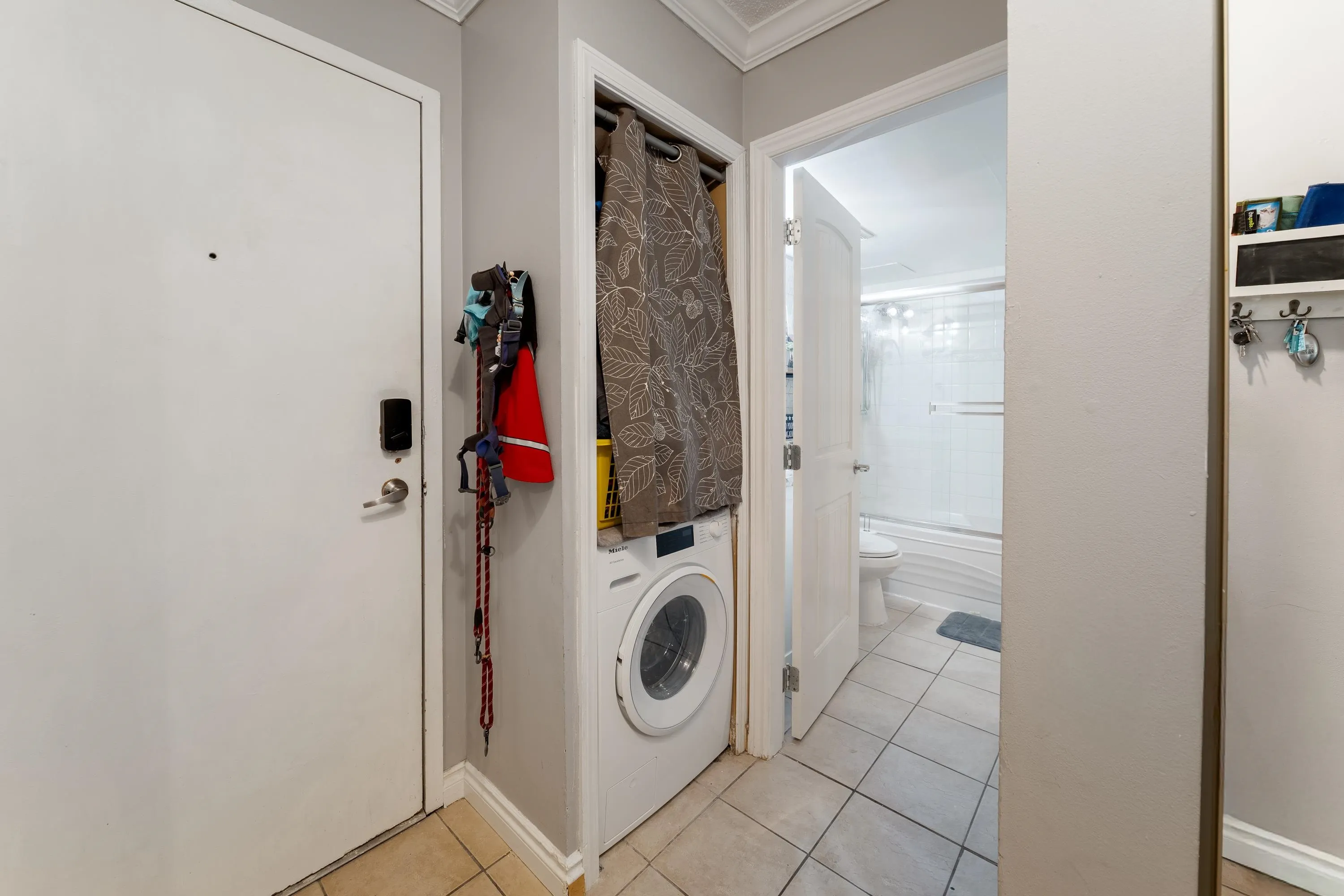 206 1850 E Southmere Crescent