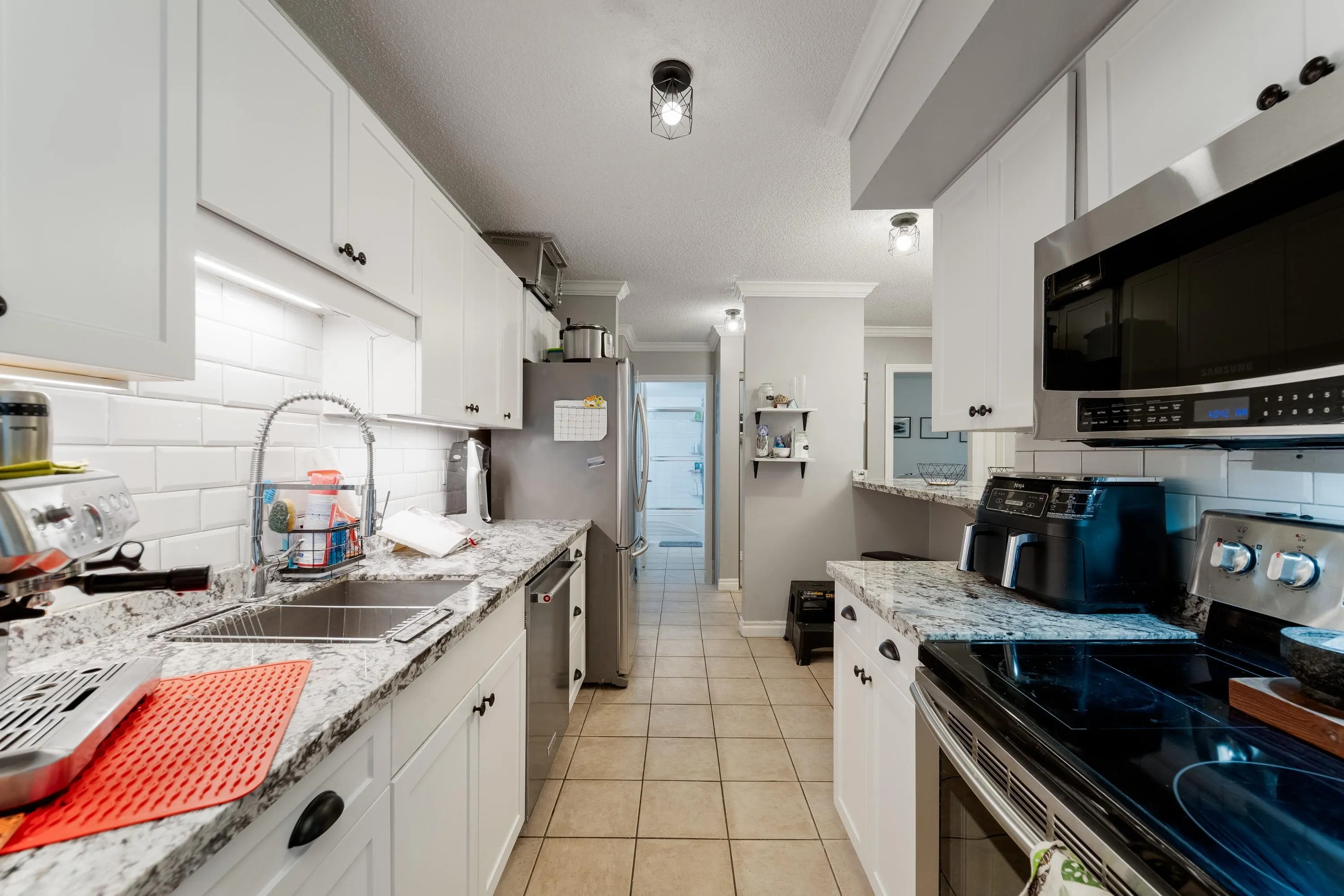 206 1850 E Southmere Crescent