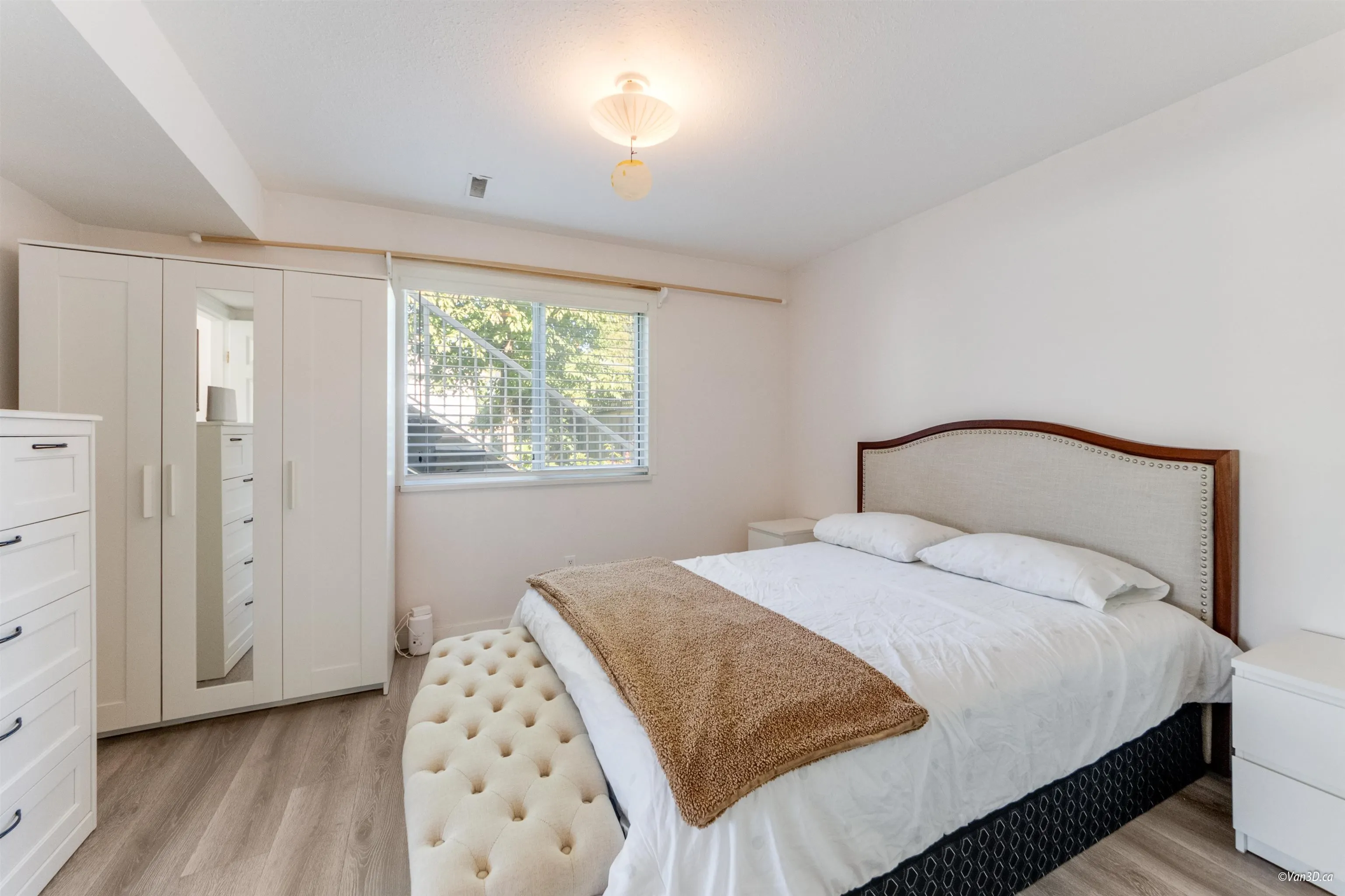 2287 Stafford Avenue