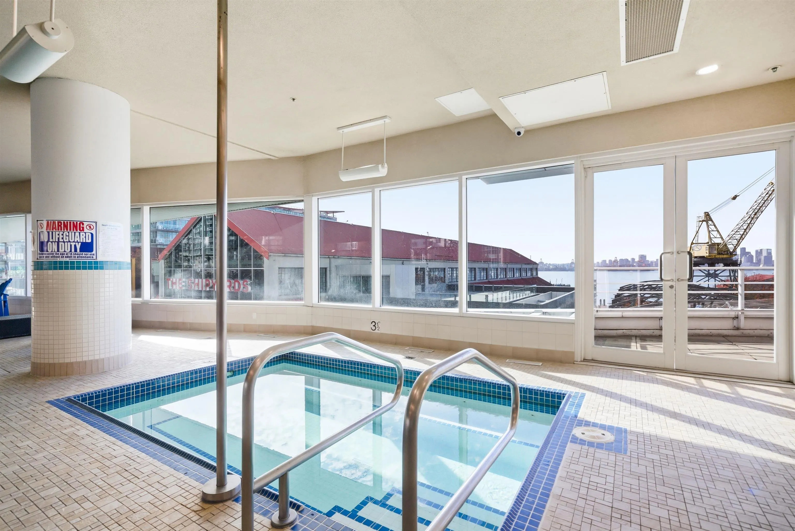 708 133 E Esplanade