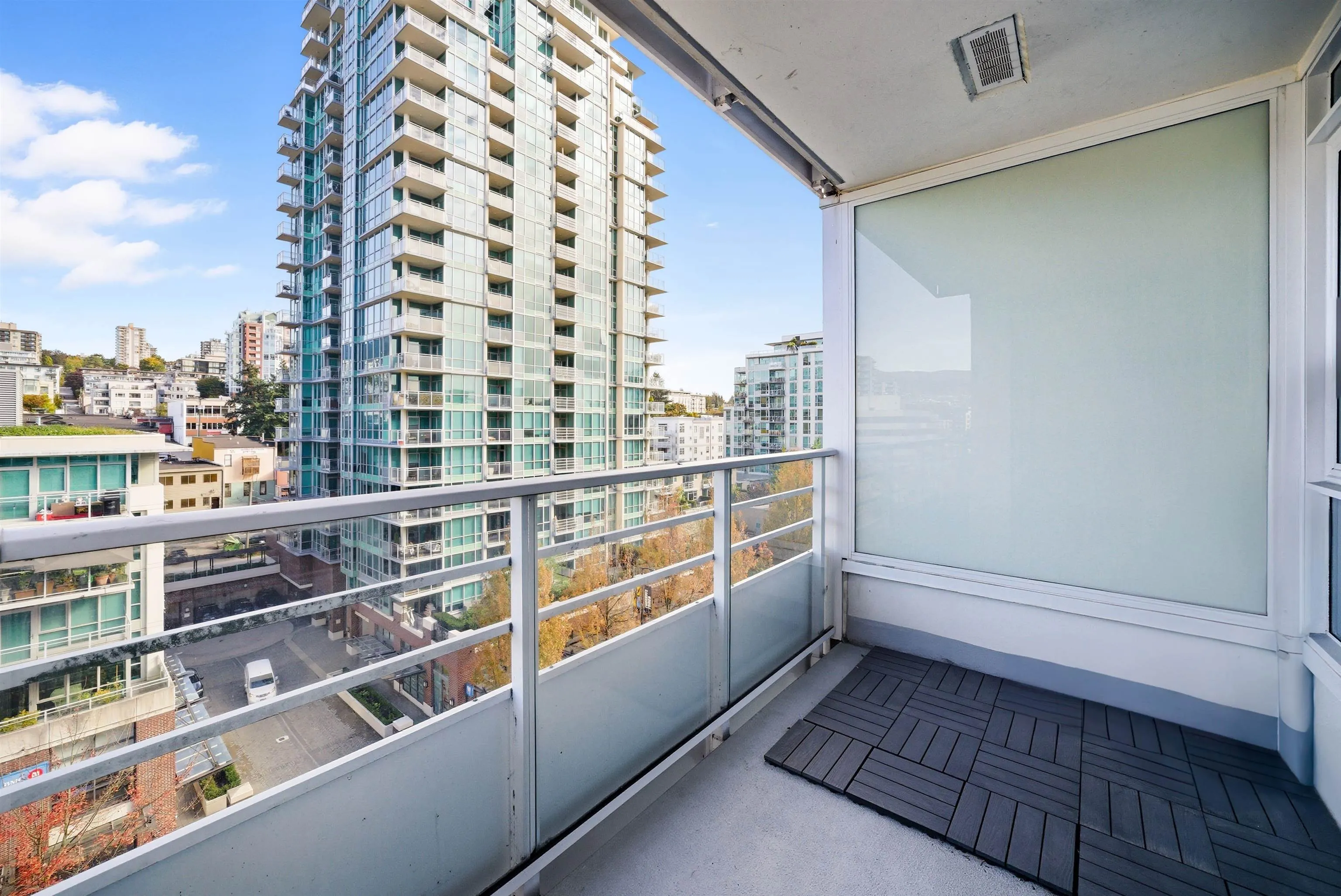 708 133 E Esplanade