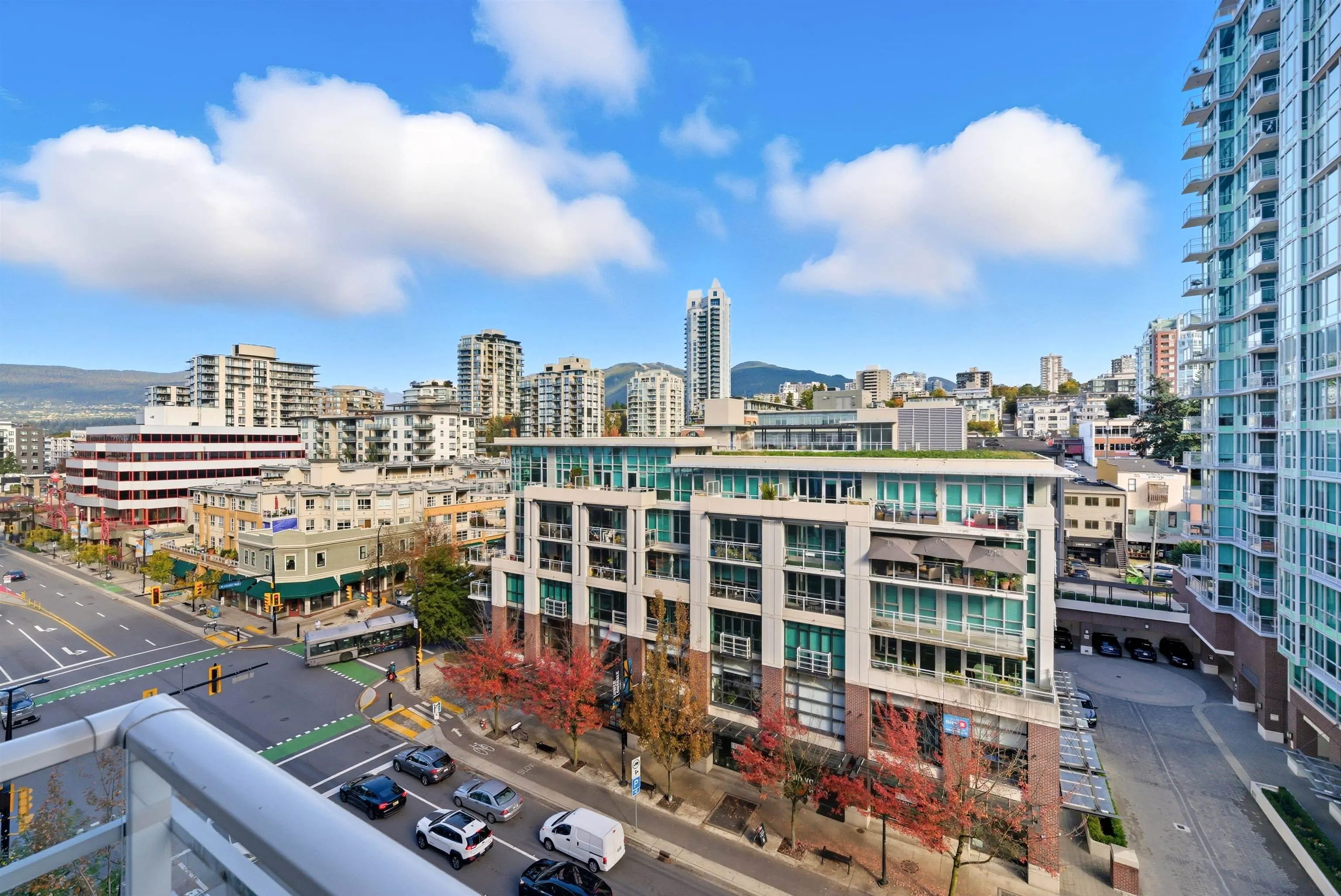 708 133 E Esplanade