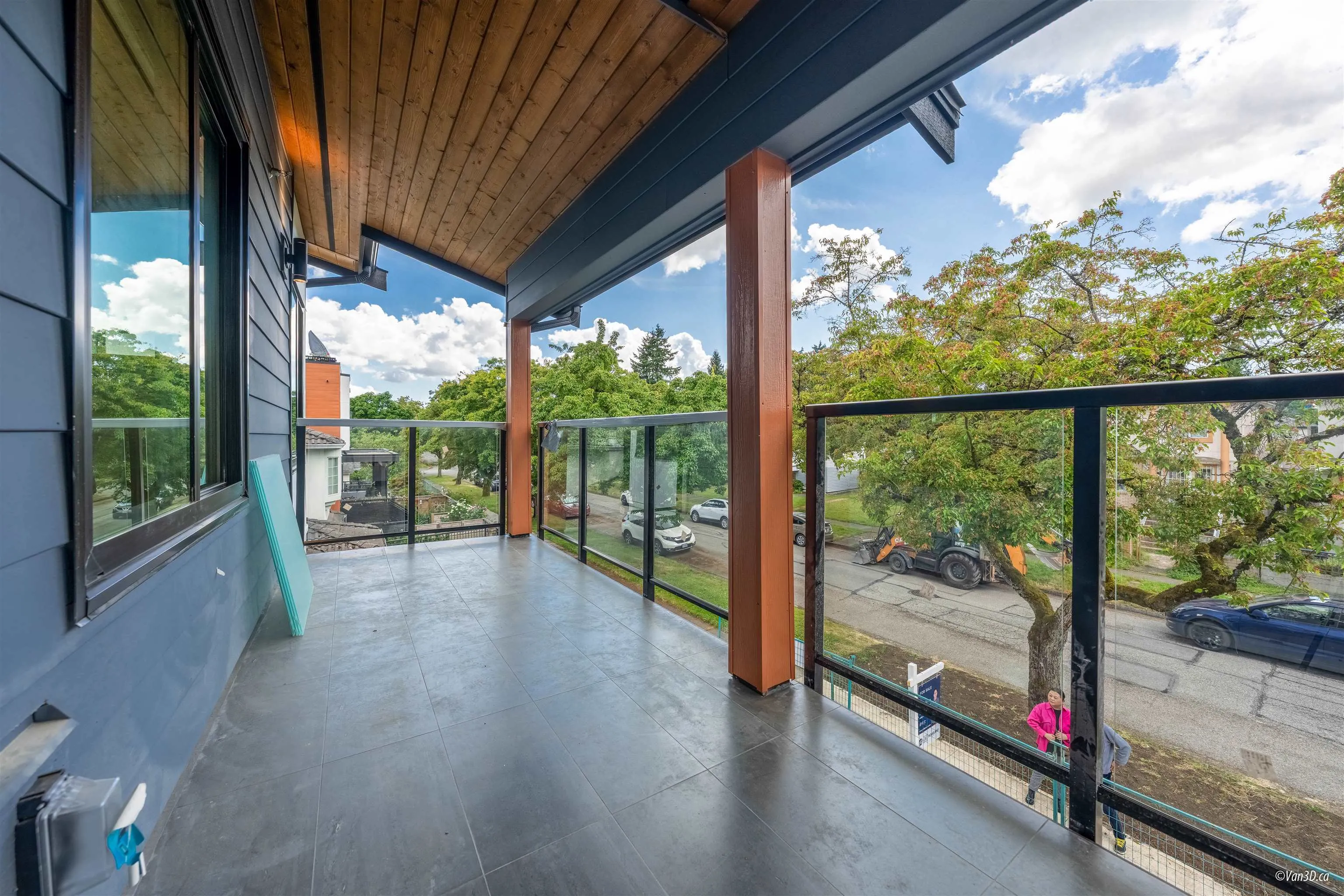 202 5092 Slocan Street
