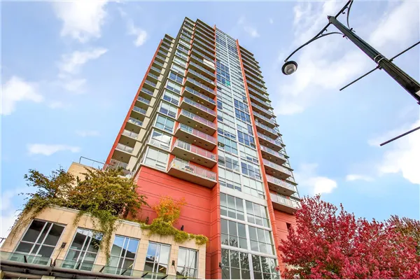 501 125 Columbia Street