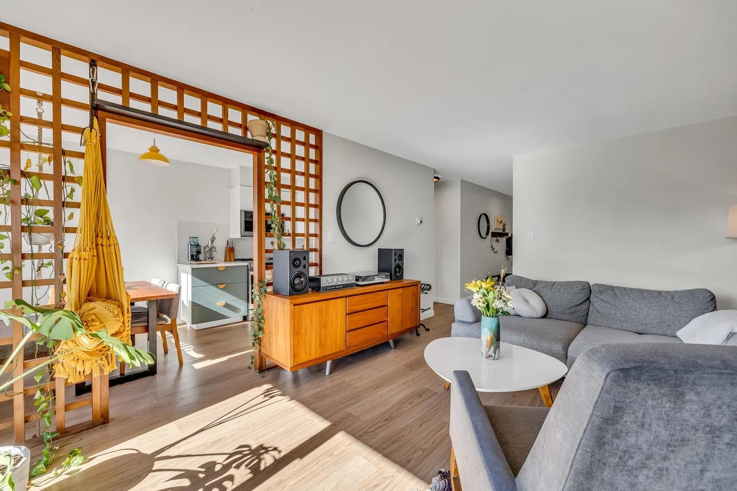 504 466 E Eighth Avenue