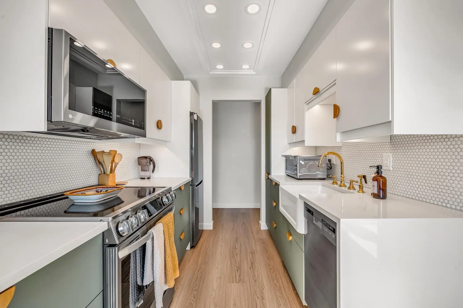 504 466 E Eighth Avenue