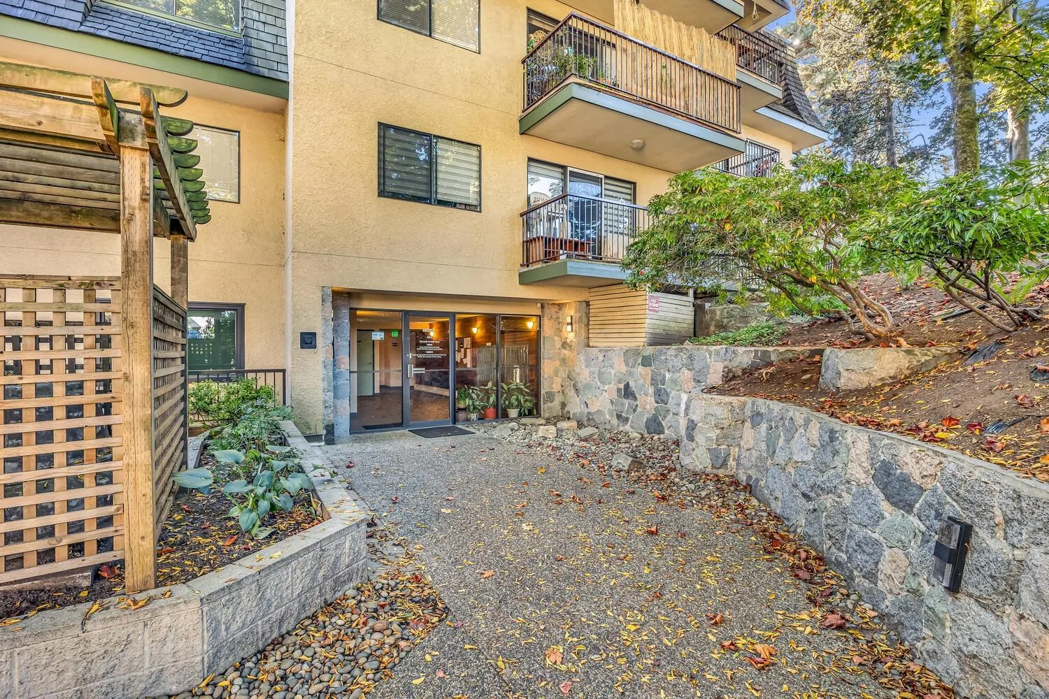 504 466 E Eighth Avenue