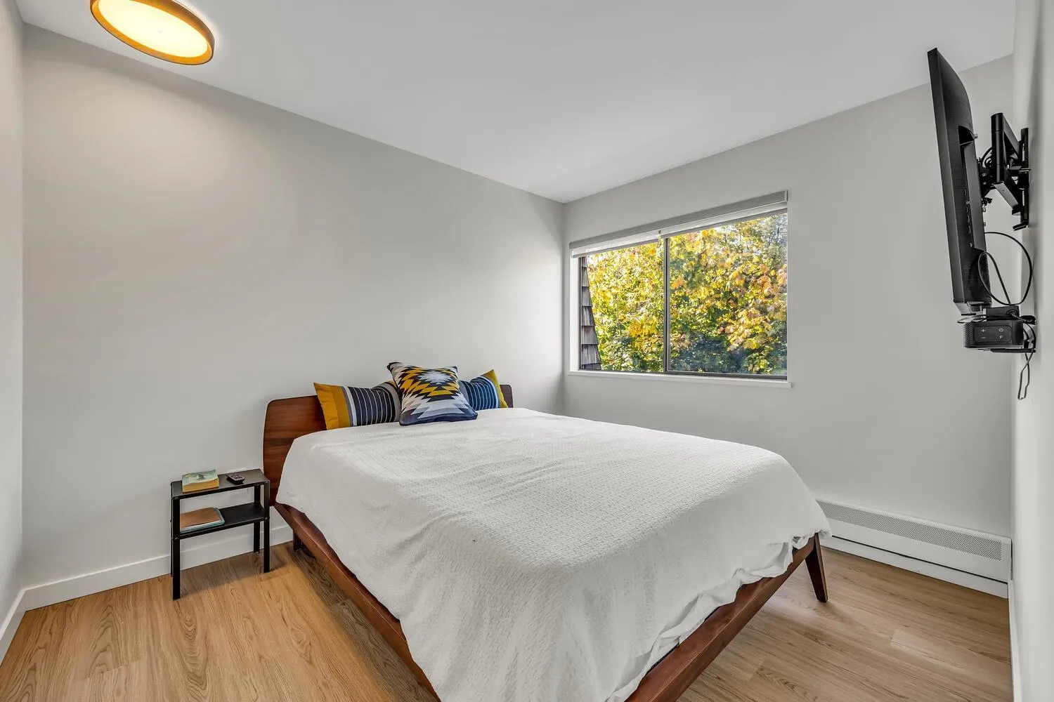 504 466 E Eighth Avenue